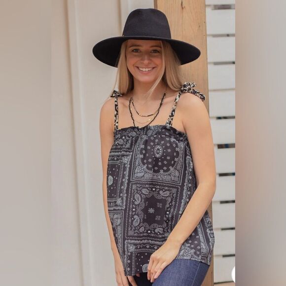 THE CARRY ON TIE STRAP TANK TOP, BANDANA &
LEOPARD - Picture 5 of 8